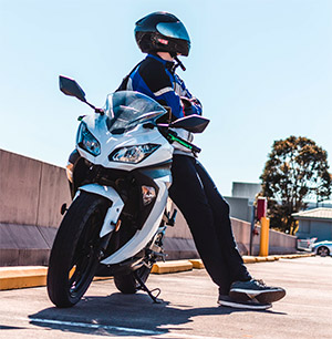 Pólizas para autoescuelas todo en uno que incluye daños y lesiones de alumnos de motos