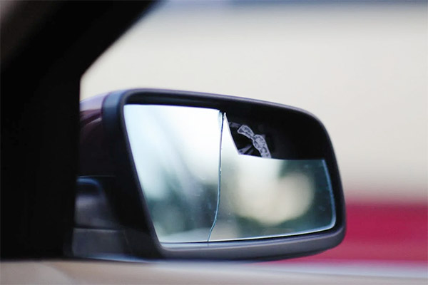 ¿Tienes cubiertas las lunas en el seguro de tu coche?