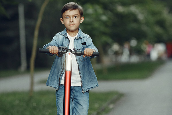 Cuál es la edad mínima para conducir un patinete eléctrico?