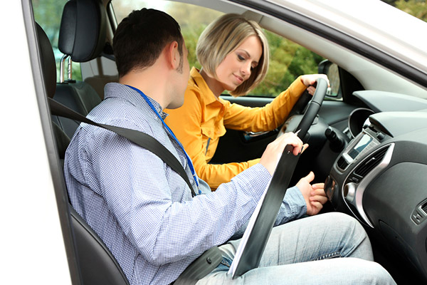 La responsabilidad de la autoescuela en los accidentes de motos y coches