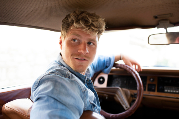 ¿Por qué las aseguradoras exigen una edad mínima?